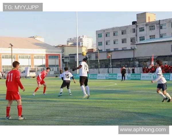 足球明星回馈家乡用收入助力地方发展与青少年足球事业